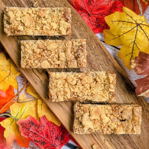 Apple crumble slice has all the sutumnal flavours of Apple, cinnamon and caramel with a homemade butter crumble.